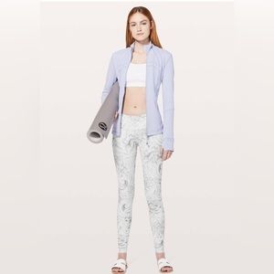 Lululemon size 2 LR Wonder under discontinued, print good condition.